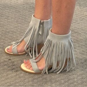 Koolaburra fringe zip up wooden heel suede soft beige leather inside .